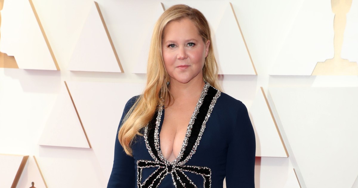 Amy Schumer Flashes Bare Nipple In Epic Wardrobe Malfunction