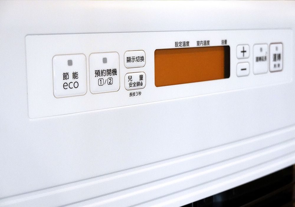 台灣總代理公司貨，除了有中文面板及說明書，更換了110V的電壓，使用上更具安全性。
