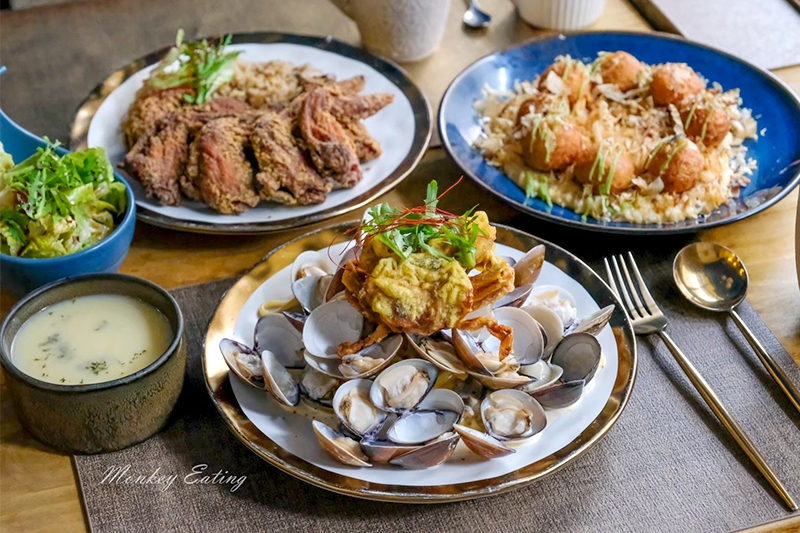 爆量雞翅起士醃菇燉飯，軟殼蟹蛤蠣花佐香檸奶汁義大利麵，章魚燒味噌燉飯，由村口微光提供