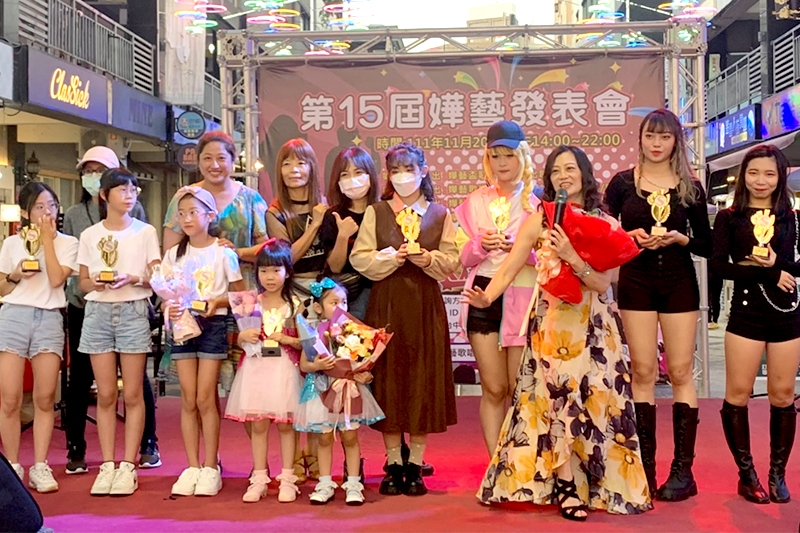 嬅藝發表會，由嬅藝歌唱演藝公司提供