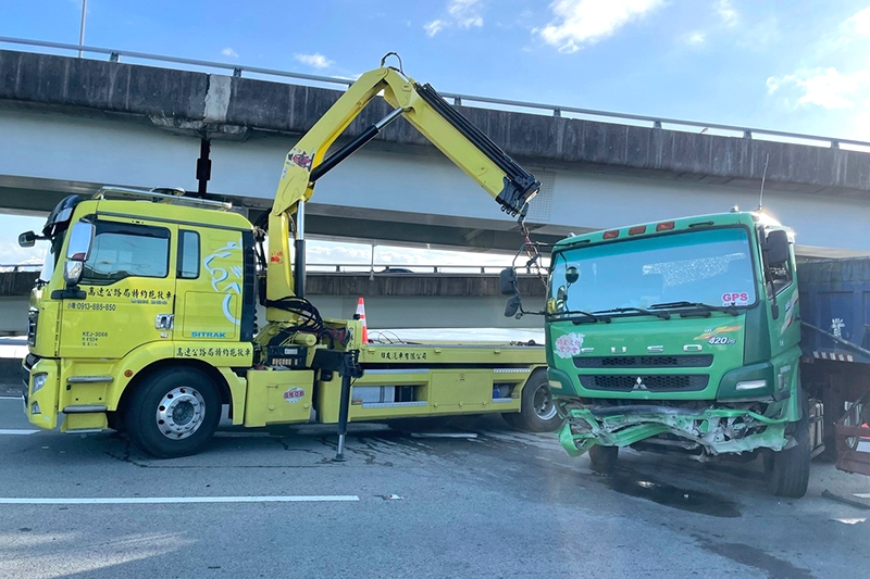 專業道路救援，由小隆道路救援24H提供