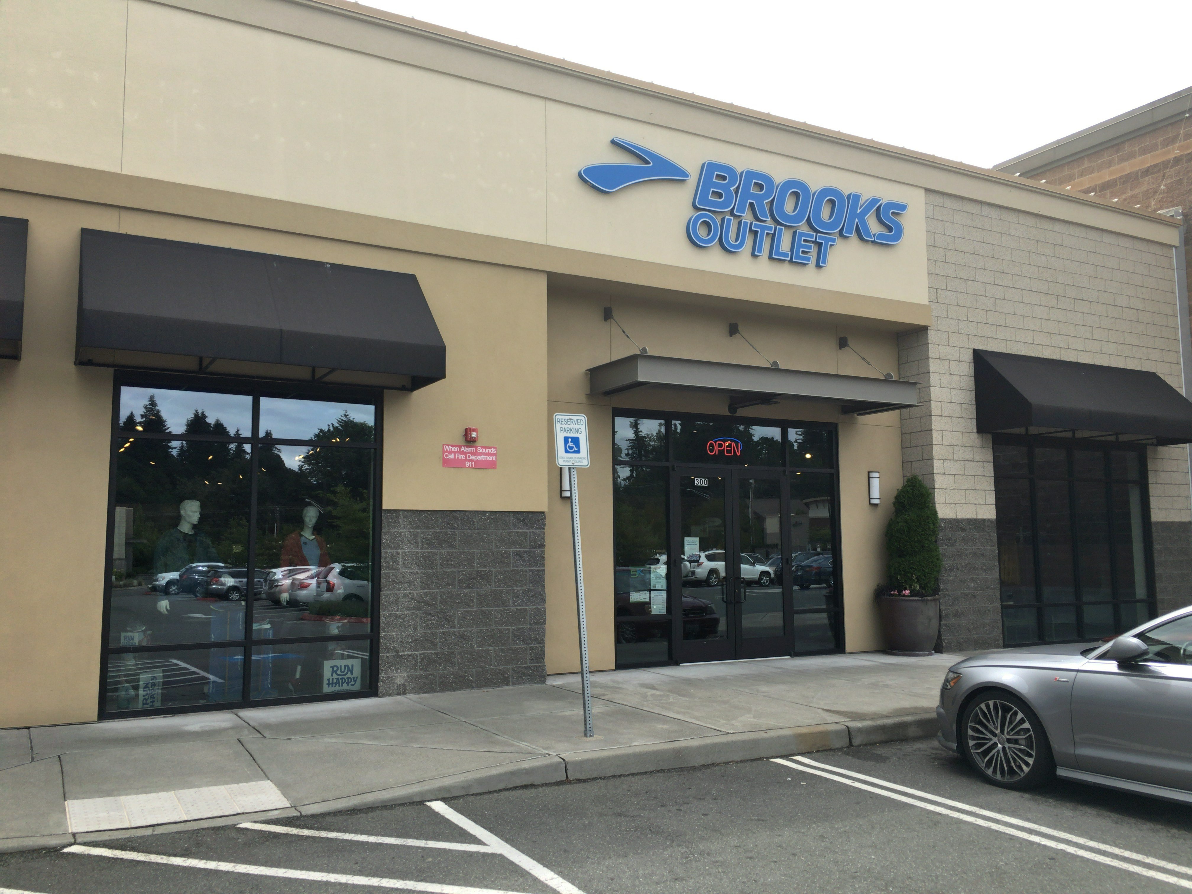 Brooks Sports Outlet in Bothell | Brooks Sports Outlet 22627 Bothell ...