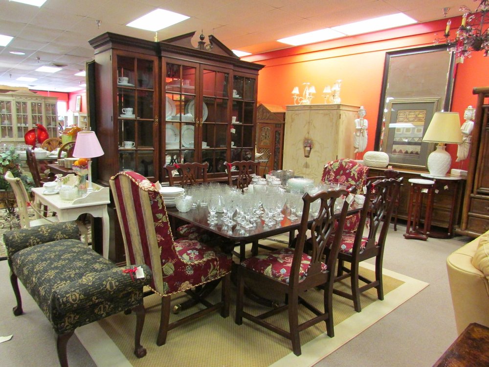 True Treasures Consigned Furniture & Home Decor in Delray