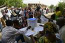 File d'attente de Tchadiens pour l'élection présidentielle le 10 avril 2016 à N'Djamena