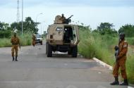 Soldiers of Burkina Faso's loyalist troops secure the barracks area in Ouagadougou on September 30, 2015