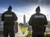 Des gendarmes surveillent l'extérieur de la mosquée de Poitiers, le 12 janvier 2015