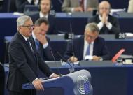 El presidente de la Comisión Europea, Jean-Claude Juncker, detalló el miércoles un plan para hacer frente a la crisis migratoria de la UE en un discurso sobre el Estado de la Unión ante el Parlamento Europeo en Estrasburgo. En la imagen, el funcionario durante su intervención en la cámara. REUTERS/Vincent Kessler