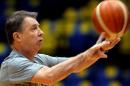 El entrenador de la selección de baloncesto de Brasil, Rubén Magnano, durante una sesión de entrenamiento, en Sao Paulo, Brasil