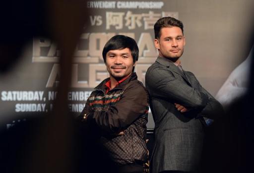 Philippine boxing icon Manny Pacquiao (L) and Chris Algieri (R) pose for photographs during a pre-fight press conference in Macau, August 25, 2014