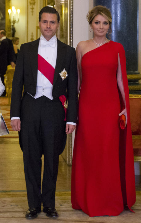 Mexican President, Enrique Pena Nieto, and his wife Angelica Rivera pose for a photograph before a State Banquet at Buckingham Palace in London, Tuesday, March 3, 2015. The Mexican President is on the