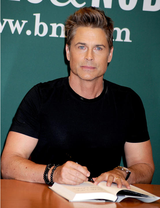 rob-lowe_11097180-1-esl-ES_rob-lowe_famosos-sexys-y-atractivos-a-los-50_sexo-elle_pareja-sexo.jpg