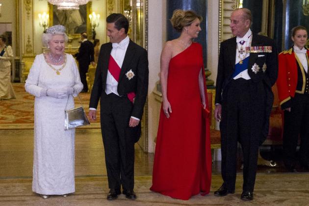 Britain's Queen Elizabeth II, left, and her husband, Britain's Prince Philip, Duke of Edinburgh, right, pose for a photograph with Mexican President, Enrique Pena Nieto, 2nd left, and his wife Angelic