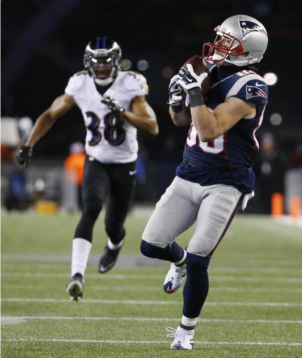 Brady throws 3 TD passes, Patriots beat Ravens 35-31