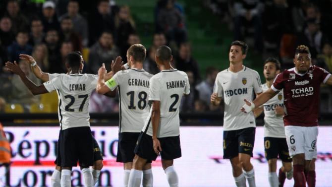 Jogadores do Monaco comemoram a vitÃ³ria, em 1Âº de outubro, em Metz