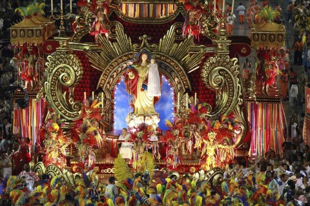 GRA043. RIO DE JANEIRO, 16/02/2015.- La escuela de Samba Acadêmicos do Salgueiro realiza su desfile en el primer día de los famosos desfiles de las escuelas de samba del Grupo Especial de Río de Janei