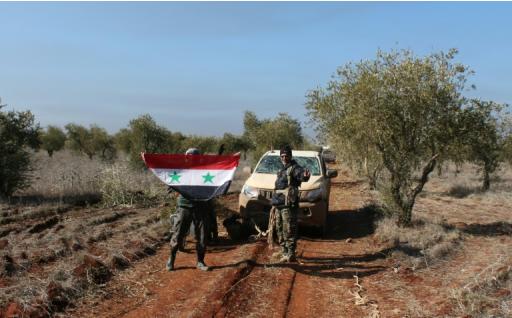 Des milliers de Syriens fuient l'offensive du régime près d'Alep