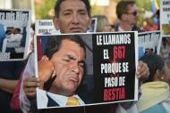 Ecuatorianos opositores al presidente Rafael Correa participan de una manifestación, el 25 de junio de 2015 en Guayaquil (AFP | Rodrigo Buendía)