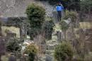 Cinq mineurs en garde à vue après la profanation d'un cimetière juif en Alsace