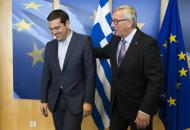 Le Premier ministre grec Alexis Tsipras est accueilli par Jean-Claude Juncker à Bruxelles le 24 juin 2015