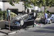 Le véhicule d'un chauffeur UberPOP retourné le 25 juin 2015 porte Maillot à Paris