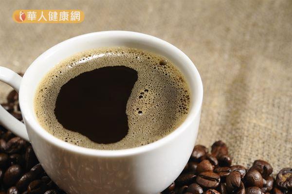 研究文獻發現，適量的咖啡因對於每日鈣攝取量充足的人來說影響並不大。