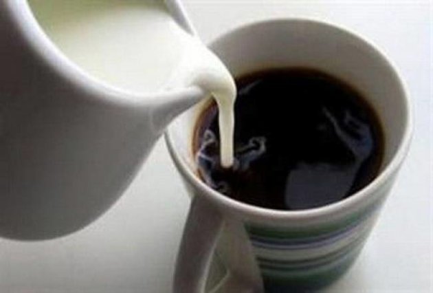 Βάζεις γάλα στον καφέ σου; Στο εξής θα πάψεις να το κάνεις!