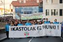 Ciboure: une classe de maternelle en basque mobilise des milliers de manifestants