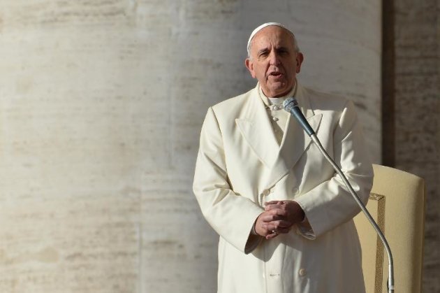 O Papa Francisco discursa na Praça de São Pedro