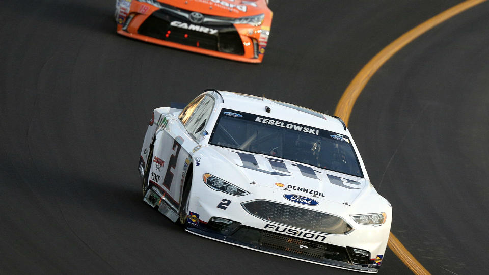 Brad Keselowski runs out of gas, still wins at Kentucky Speedway