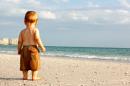 Ne laissez pas vos enfants manger du sable à la plage