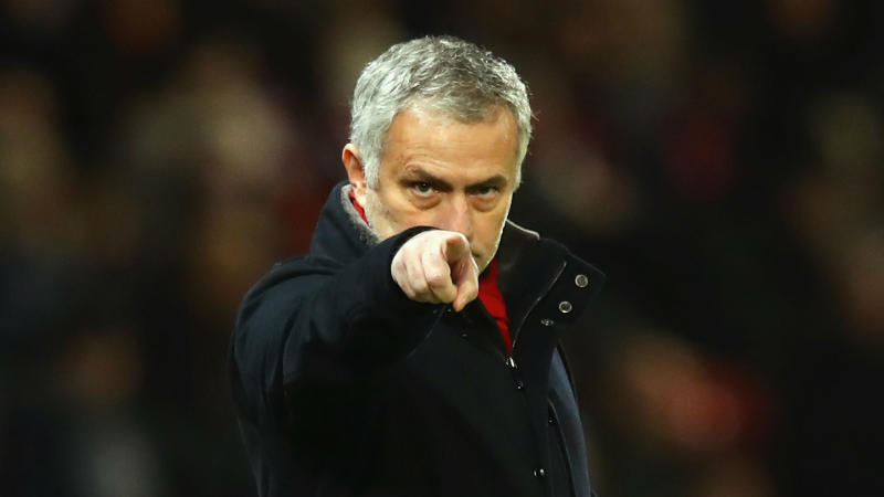 Mourinho questions referee Pawson&apos;s penalty call