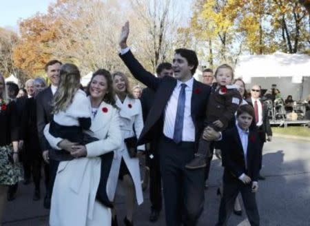 Incoming Prime Minister Justin Trudeau and his wife Sophie Gregoire and their children daughter Ella Grace and sons Hadrien and Xavier, arrive with his cabinet before his swearing-in ceremony at Rideau Hall in Ottawa November 4, 2015. REUTERS/Chris Wattie