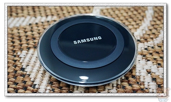 一擺即充超帥氣 !! Samsung Galaxy S6 / S6 edge 原廠無線充電板 無線充電