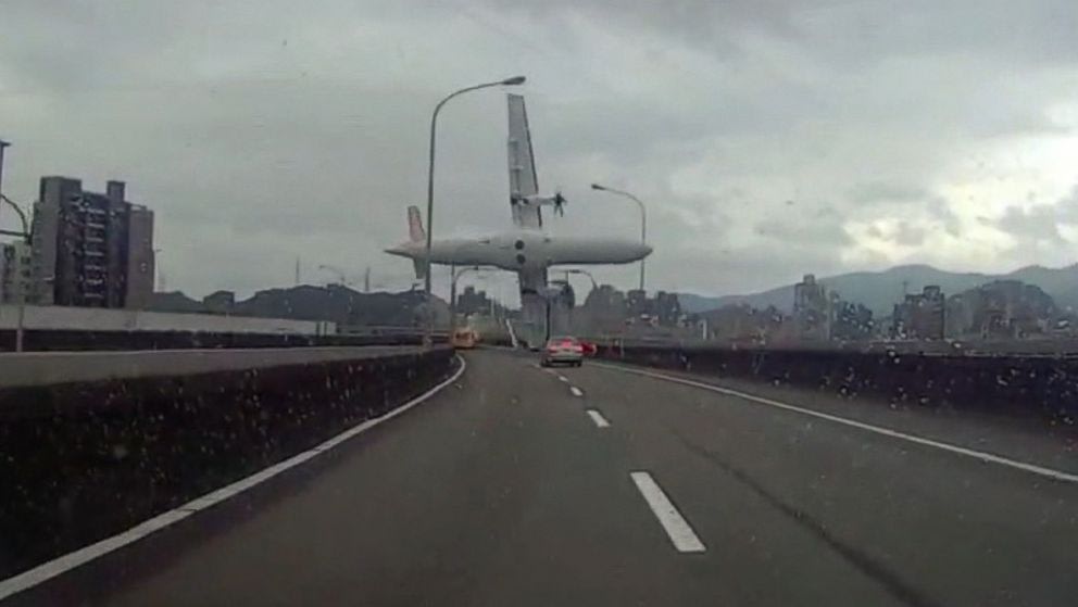 Dramatic Video Shows TransAsia Airways Plane Moments Before Deadly Crash