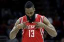 James Harden, de los Rockets de Houston, festeja luego de embocar un triple durante el partido de la NBA contra los 76ers de Filadelfia, el lunes 3 de noviembre de 2014 (AP Foto/Matt Slocum)