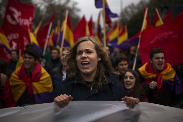 Las 'Marchas por la Dignidad' acaban en batalla campal y con 200 encapuchados a palo limpio por Madrid 5e22bc590945700d710f6a70670051d9