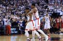 DeMar DeRozan (#10) y Kyle Lowry (#7), de los Toronto Raptors, celebran una canasta en la segunda mitad del séptimo duelo de la serie ante Miami Heat de cuartos de final la Conferencia Este de la NBA, en el Air Canada Centre, Toronto, el 15 de mayo de 2016.