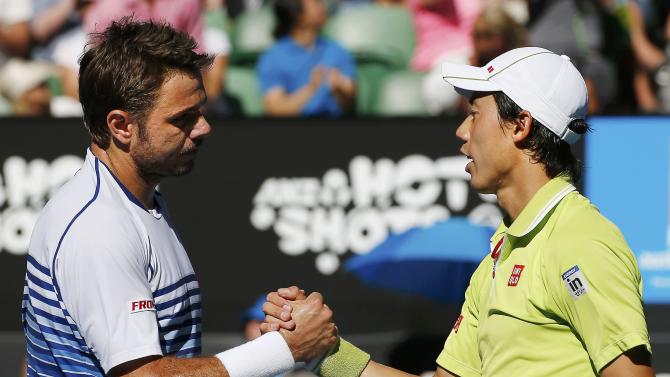 Wawrinka saluda Nishikori - Melbourne '15 - yimg.com