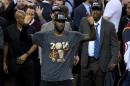 El basquetbolista LeBron James festeja luego de una de las finales de la NBA, en Oakland, en Estados Unidos, el 19 de junio de 2016