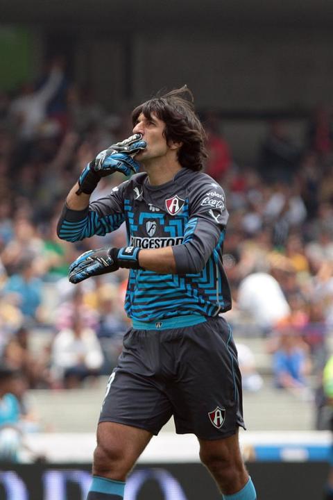 MEX07. CIUDAD DE MÉXICO (MÉXICO), 10/07/2014.- El portero de Atlas Federico Villar celebra una anotación de su equipo ante Pumas hoy, domingo 10 de agosto de 2014, durante un partido por la jornada cu