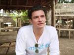 Orlando Bloom visita comunidades afetadas pelo Ebola na Libéria