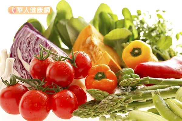 每天攝取足量的五色蔬菜，就能吃進不少葉黃素。