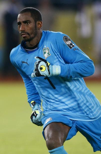 Ivory Coast's goalkeeper Barry celebrates after kicking the final penalty to gain victory over Ghana at the final of the 2015 African Cup of Nations soccer tournament in Bata