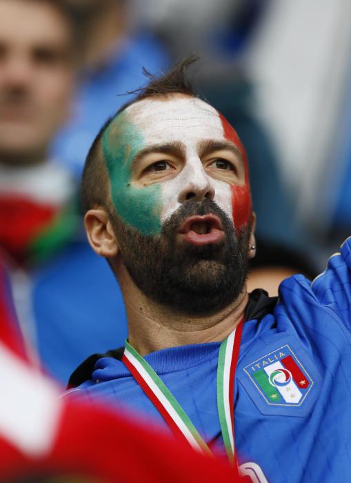 Italy fan before the match