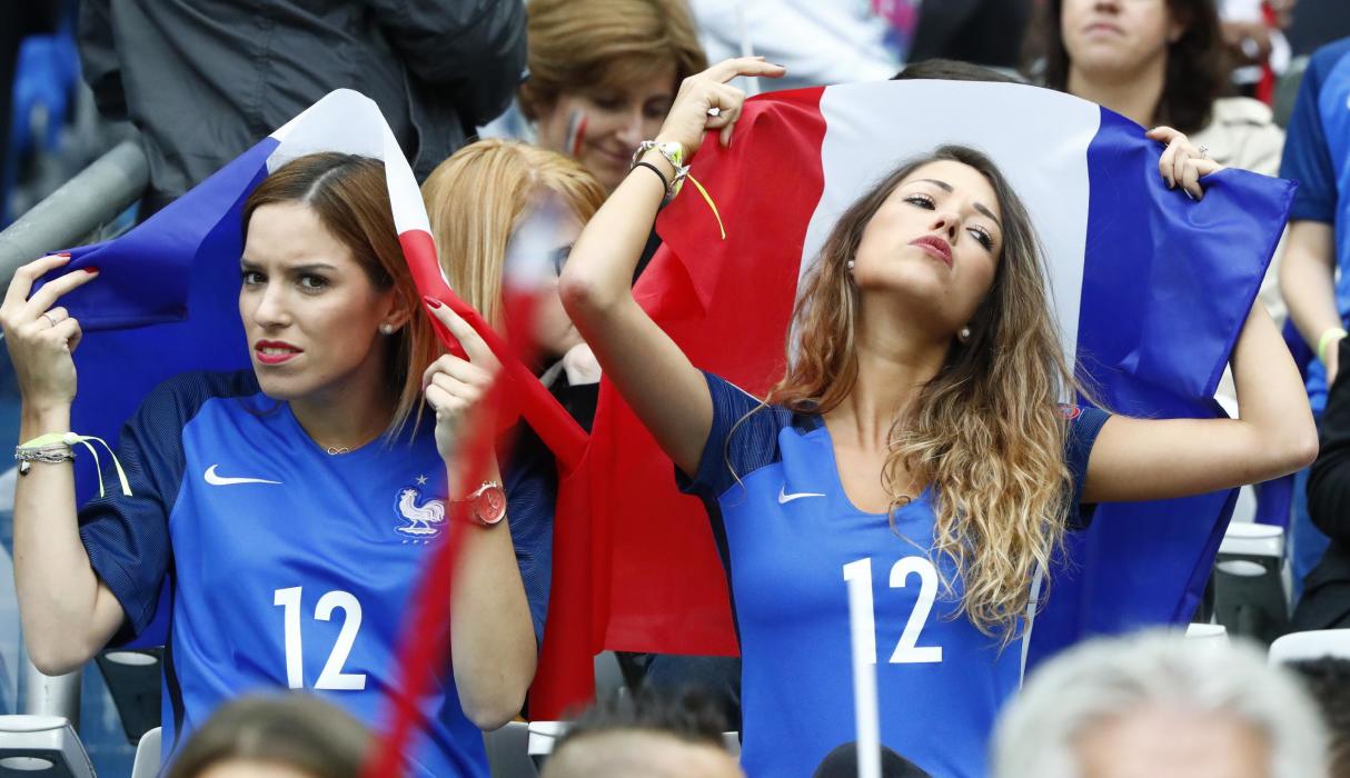 Wife of France's Morgan Schneiderlin, Camille Sold in the stands