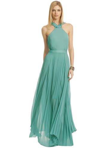 12 Prettiest Prom Dresses You Can Rent