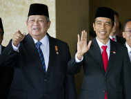 Indonesian President Susilo Bambang Yudhoyono, left, stands with Joko Widodo ahead of his swearing in as Indonesia's seventh president at Parliament in Jakarta, Indonesia, Monday, Oct. 20, 2014. (AP Photo/Mark Baker)