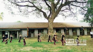 新兒童舞蹈劇團製作的全新舞劇「生命之樹」在橋頭糖廠片段演出，預計能為北高雄藝文活動增添亮點。（林雅惠攝）