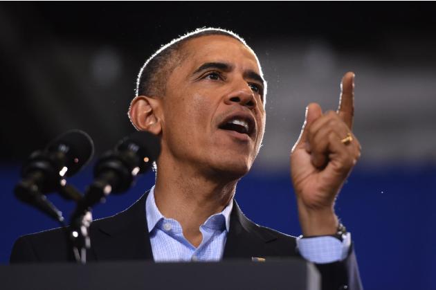 El presidente Barack Obama habla en la Escuela Secundaria Central en Bridgeport, Connecticut, el domingo 2 de noviembre de 2014. (Foto AP/The News-Times, Tyler Sizemore, Pool)