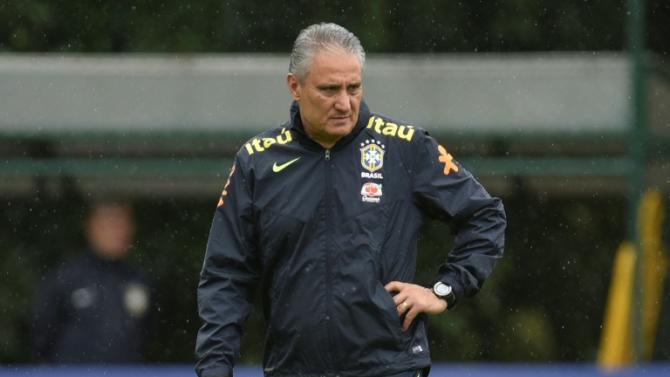 O tÃ©cnico Tite durante treino da seleÃ§Ã£o em 13 de novembro